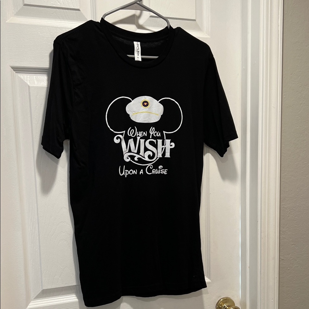 Black When You Wish Upon a Cruise T-Shirt. men’s size Medium. EUC